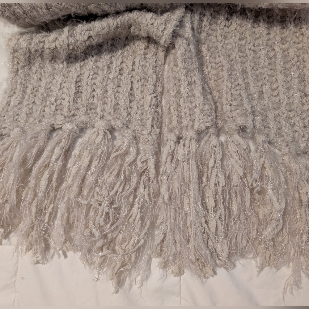 🧶 Plush Knit Beige Scarf - Picture 3 of 6